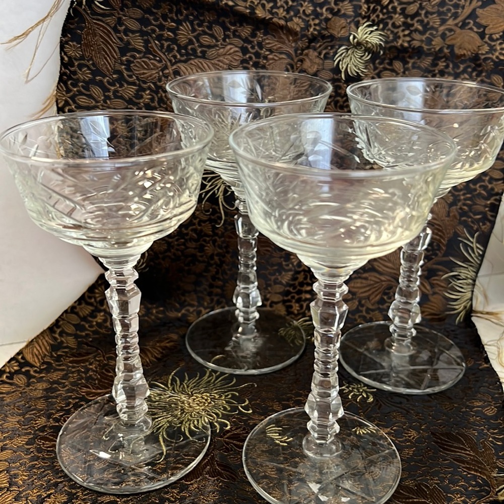 4 very beautiful Rock Sharpe Normandy champagne glasses. Beautifully crafted.